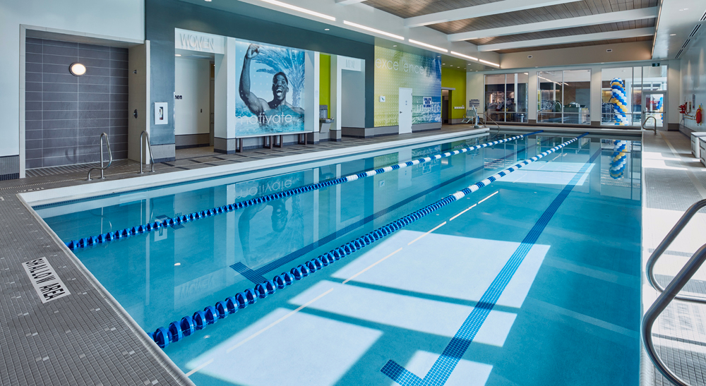 gyms with outdoor pools